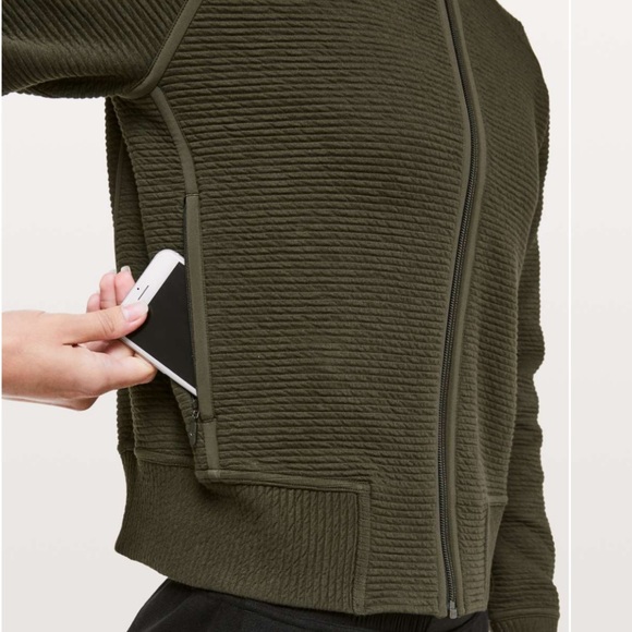 Lululemon On Repeat Bomber - Picture 4 of 12